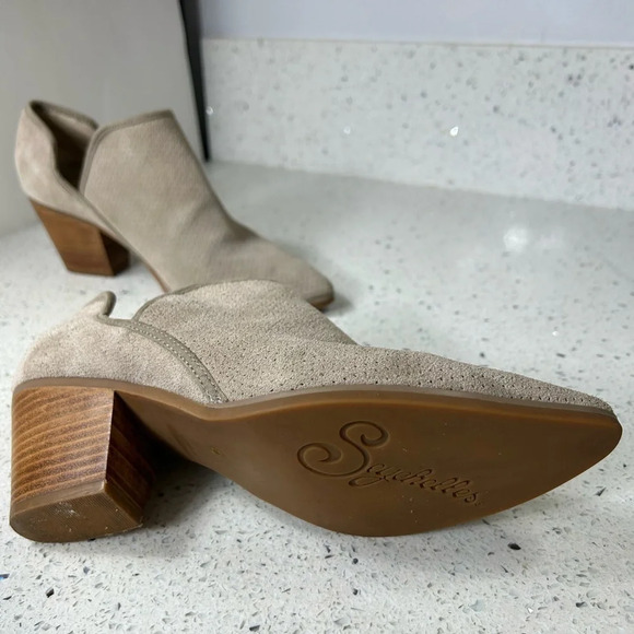 Seychelles Taupe Suede Stacked Heeled Pointed Toe Boot - Picture 10 of 12